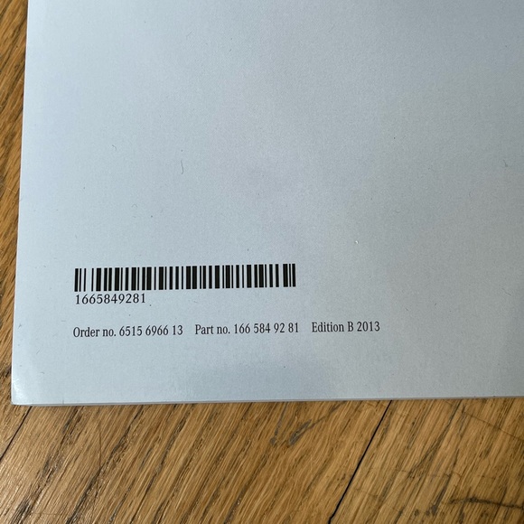 Mercedes Benz Operators Manual/Book and Case - Picture 5 of 16